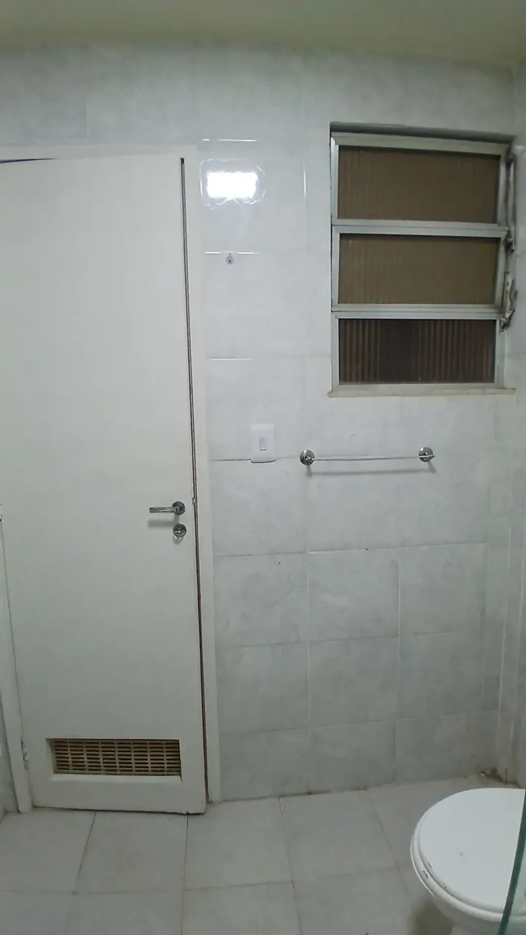 Walk-in closet in a one-bedroom apartment, 45 m² — photo 5