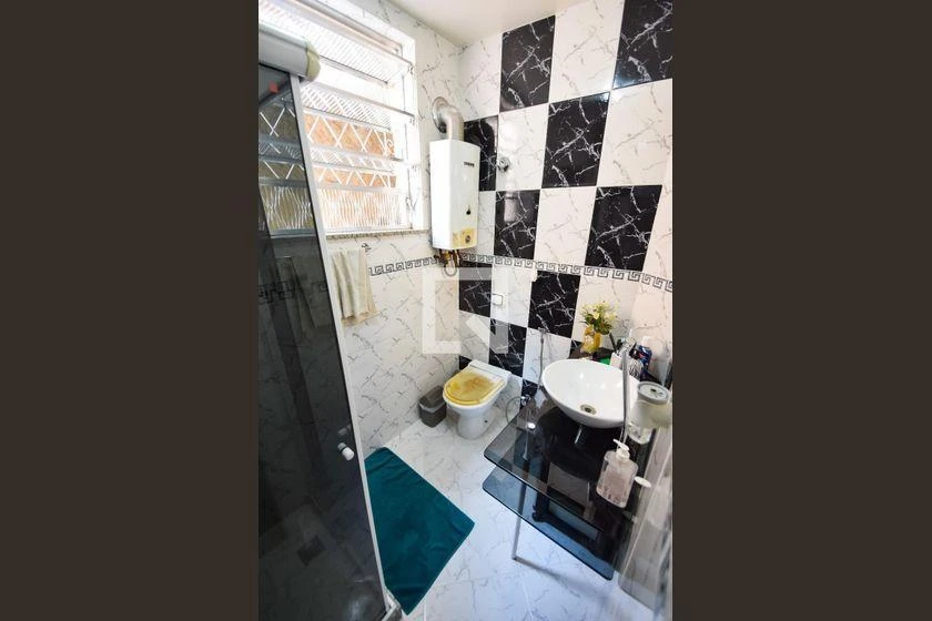 Rental house with 6 bedrooms and 260 m² total area — photo 49