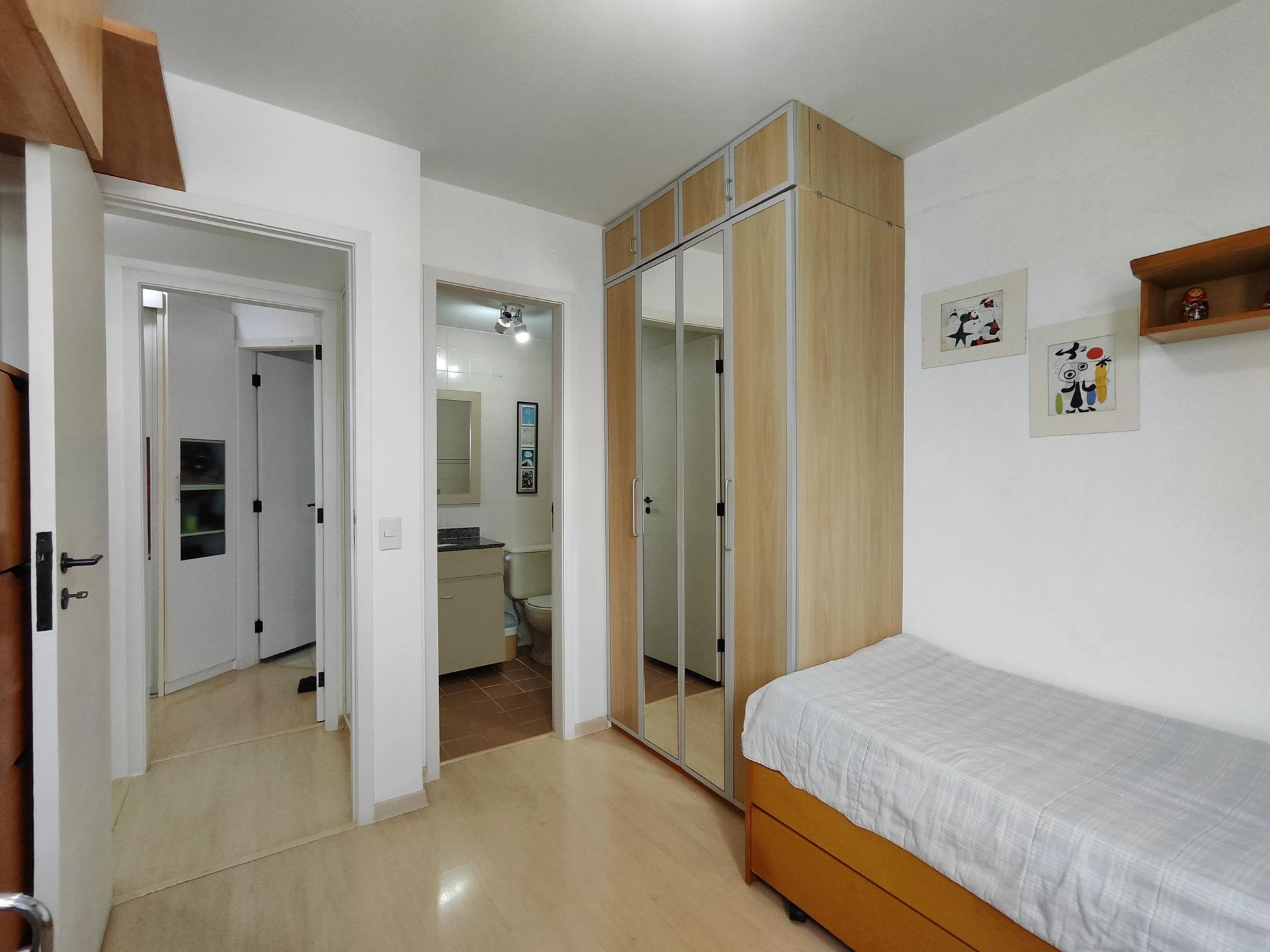 Apartamento mobiliado com 2 quartos em suíte e varanda — photo 35
