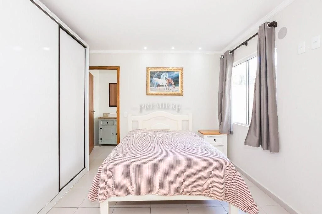 4-bedroom house with a walk-in closet in Curitiba — photo 9