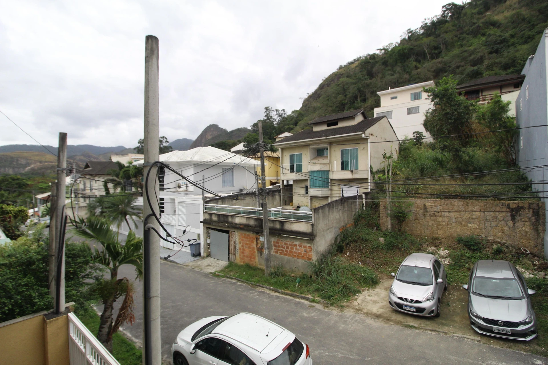 Rental apartment with 3 en-suite bedrooms and balcony — photo 48