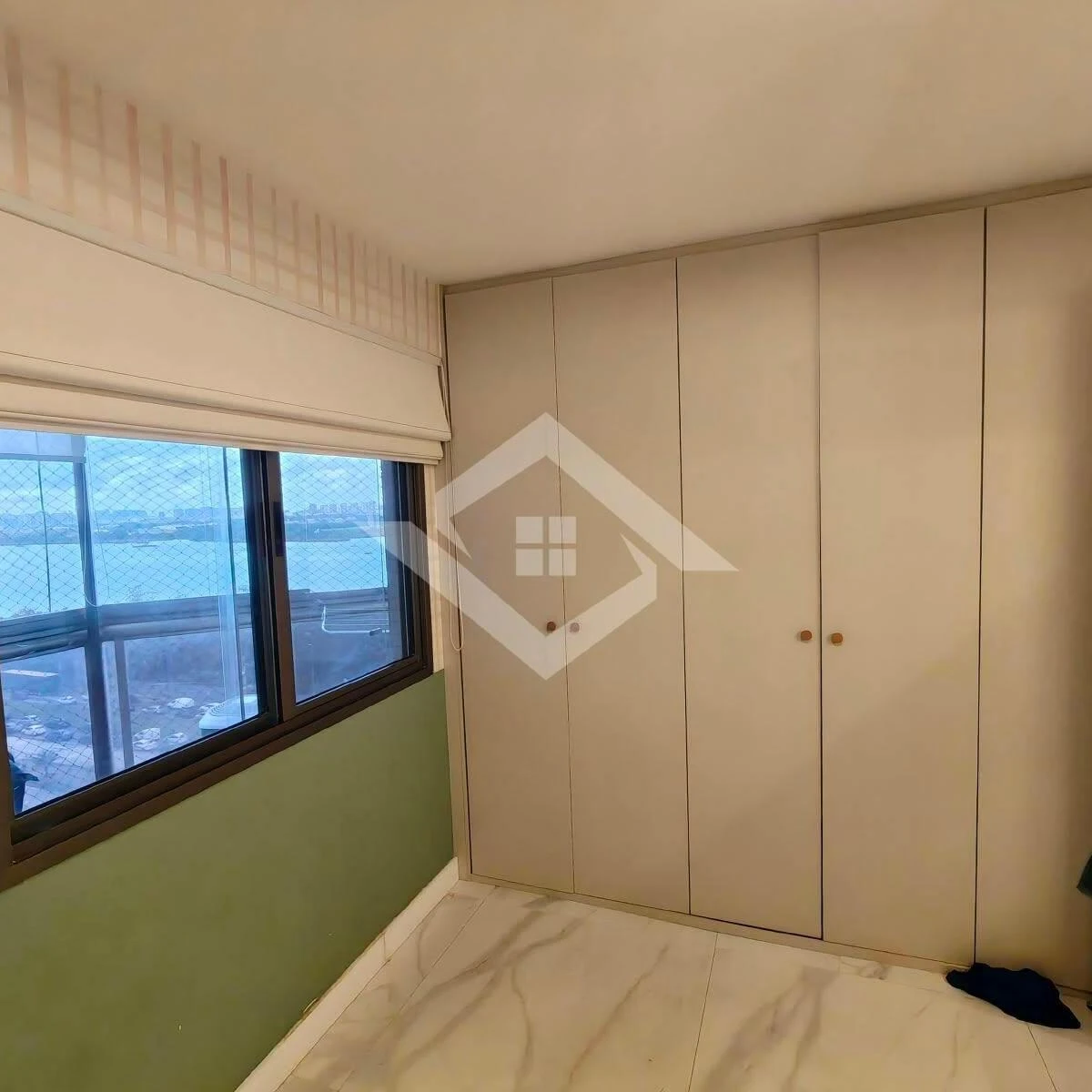 4-bedroom apartment with glassed-in balcony — photo 6