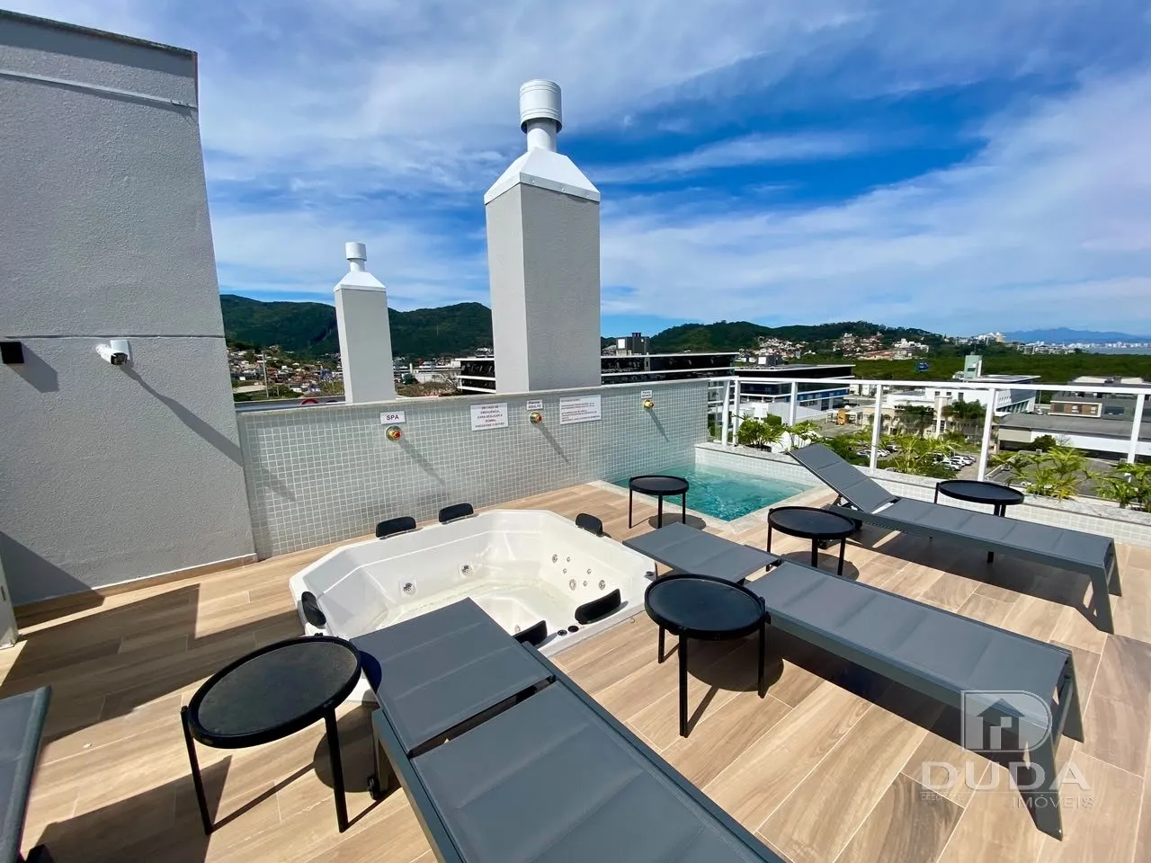 Vista a la montaña y 2 dormitorios: departamento de 72 m² — photo 21