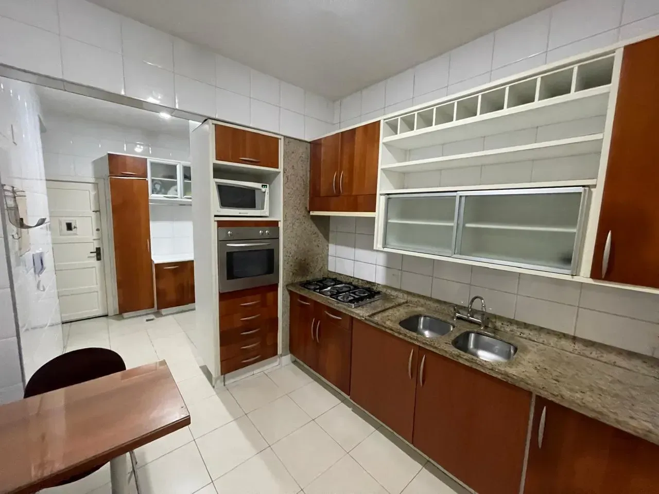Furnished 3-bedroom apartment with a parking space — photo 5