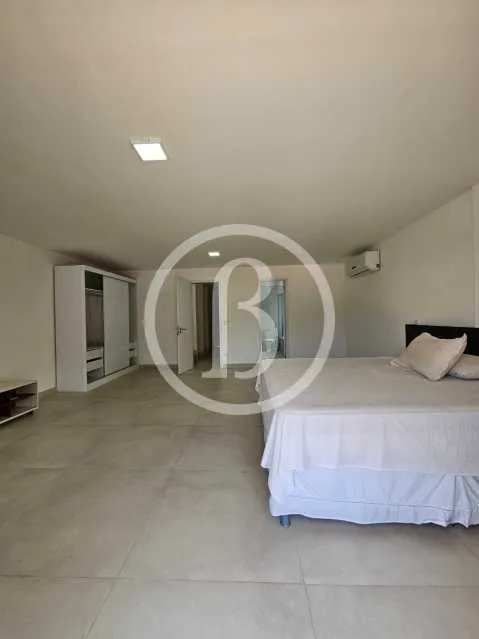 House with 4 bedrooms, 5 bathrooms and open-plan kitchen — photo 16