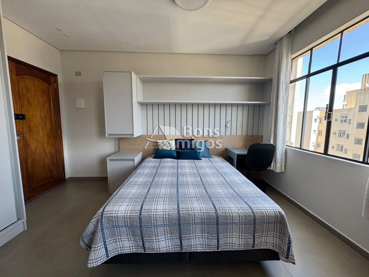 Monoambiente con espacio de home office en Curitiba — photo 6