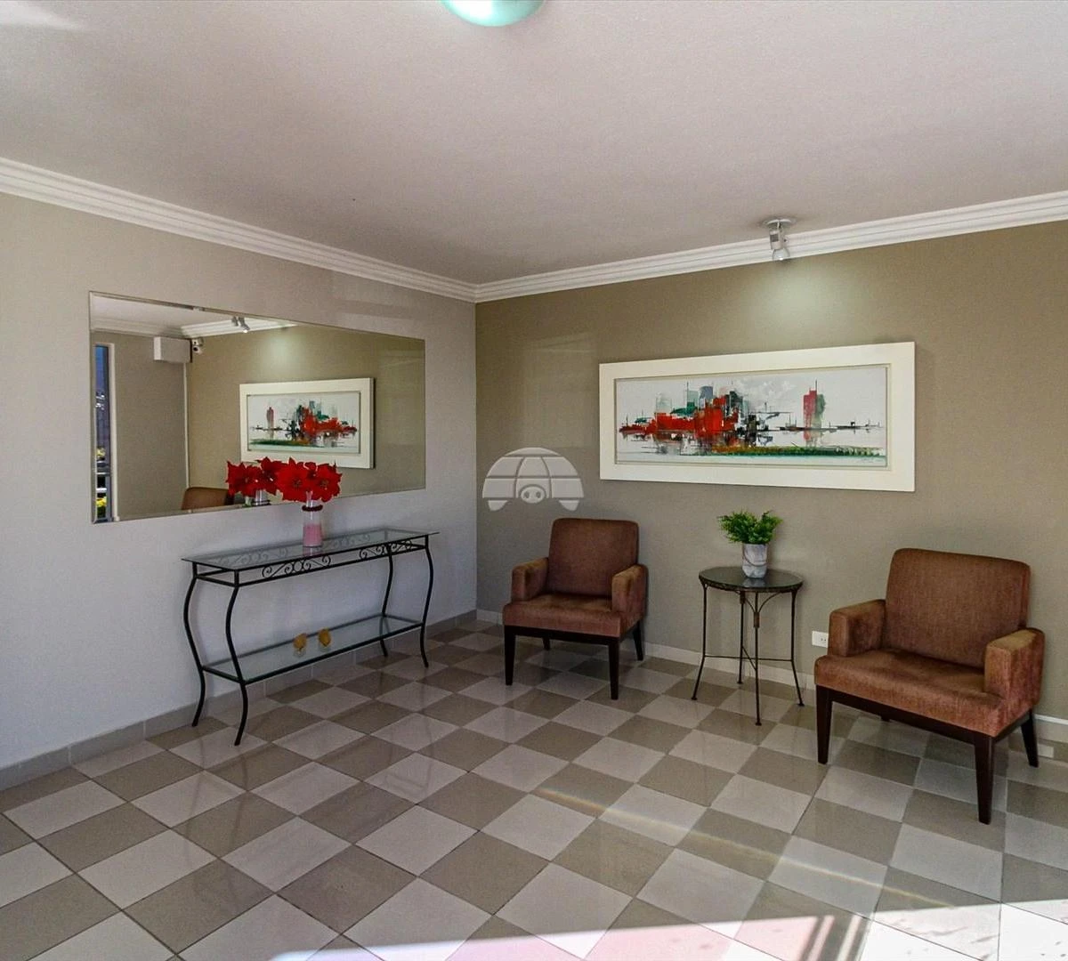 3-bedroom apartment with wood or laminate floors — photo 20