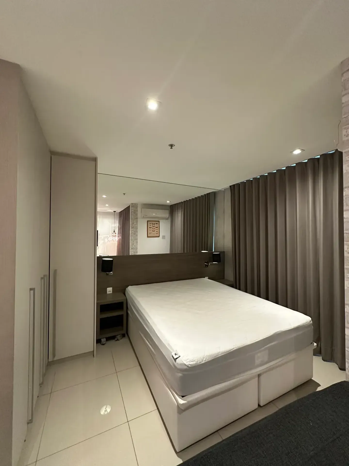 One-bedroom apartment with a mountain view — photo 3