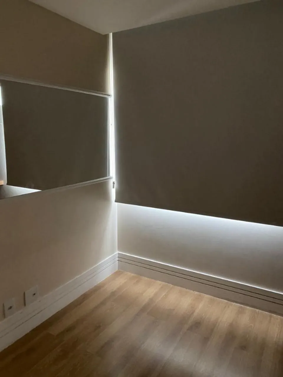 Glass-enclosed balcony in a 3-bedroom apartment, 177 m² — photo 8