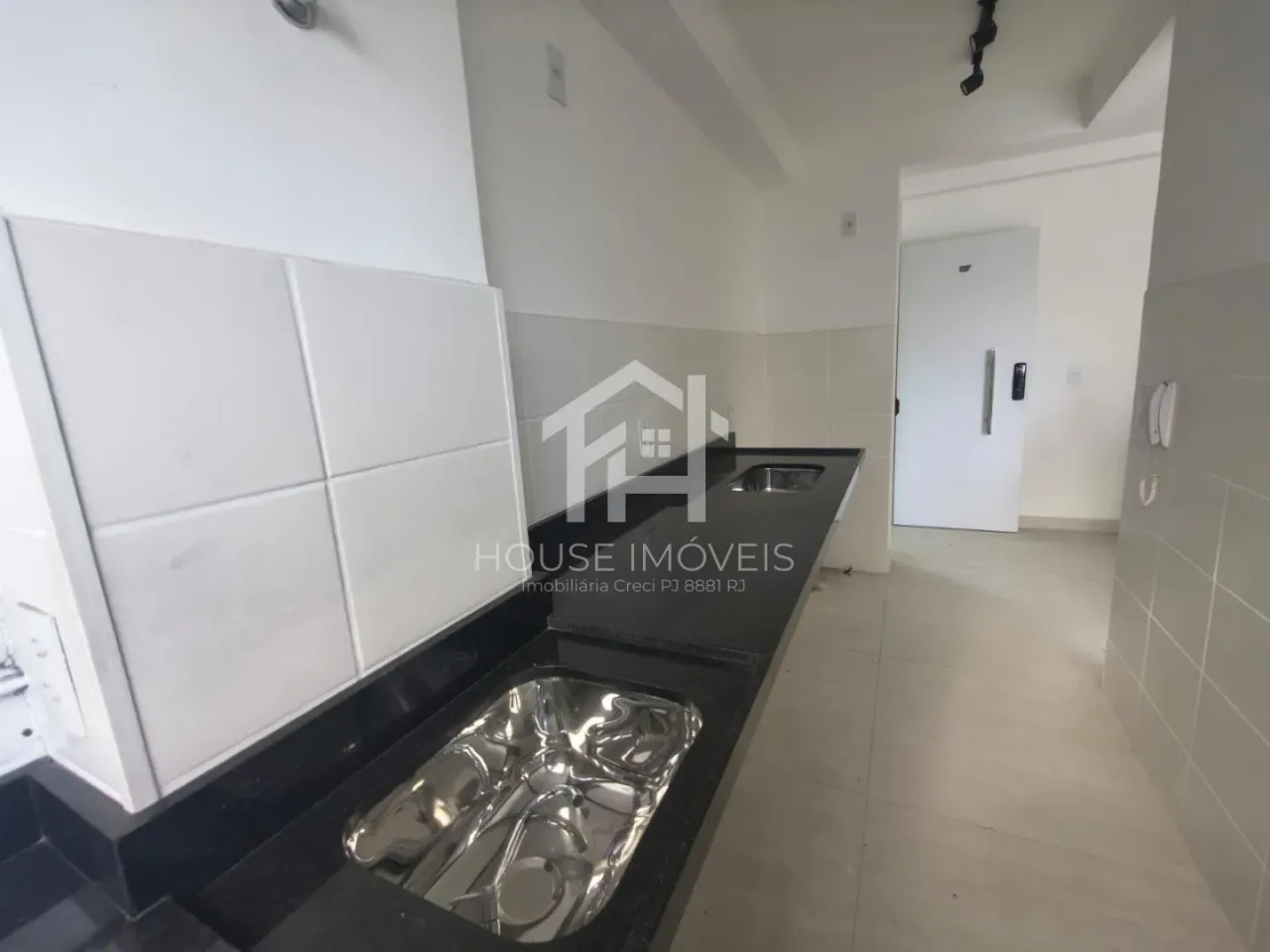 Unfurnished apartment with 2 bedrooms and 2 bathrooms — photo 2