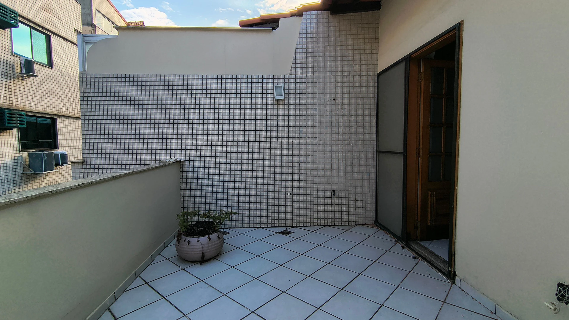 Condo house with balcony and 3 en-suite bedrooms — photo 39