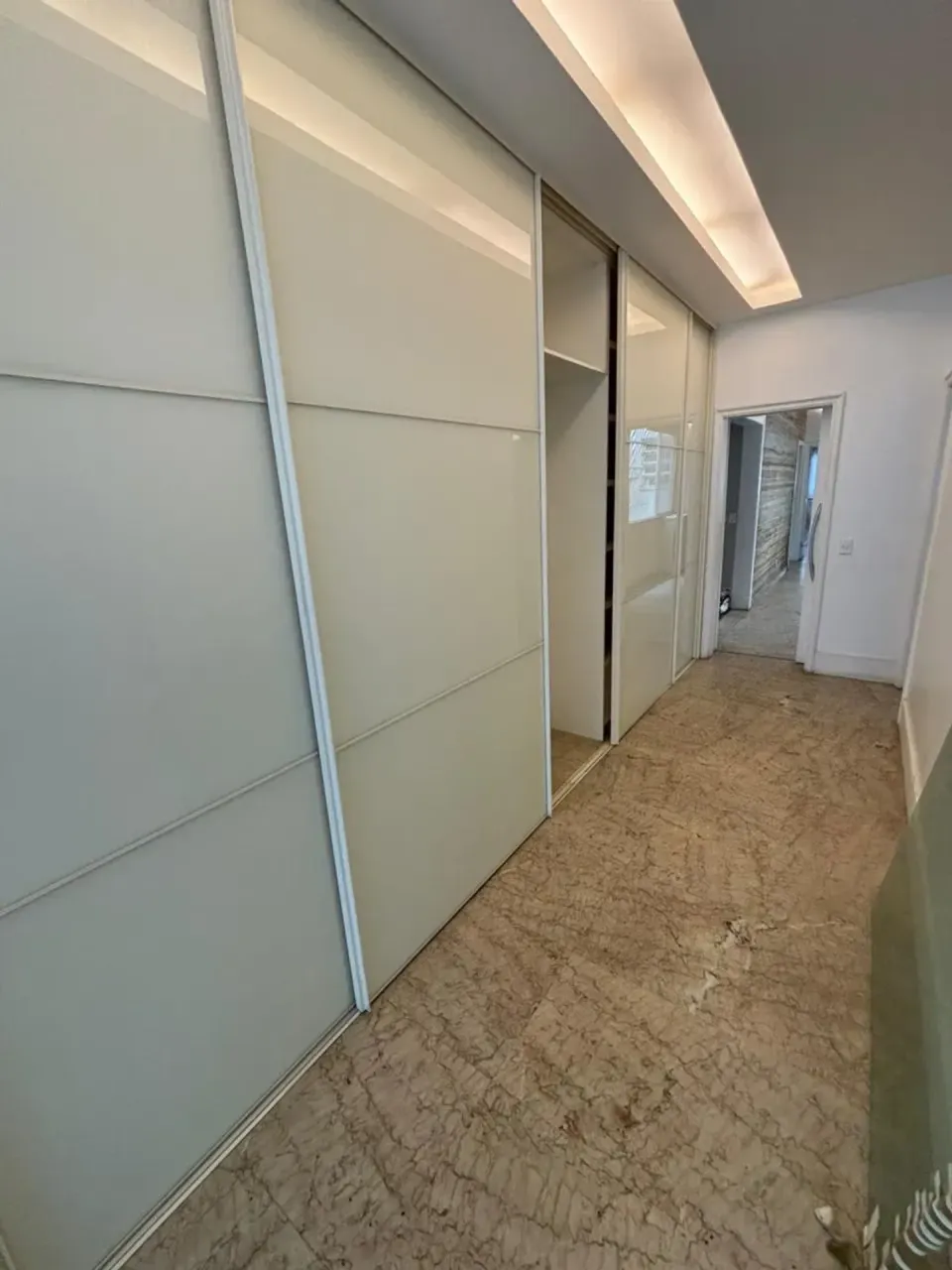 Furnished apartment with a closed kitchen and 4 bedrooms — photo 16