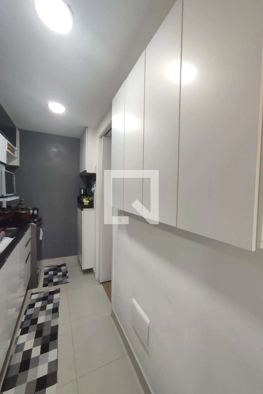 Apartamento de 89 m² com janelas do piso ao teto e closet — photo 103