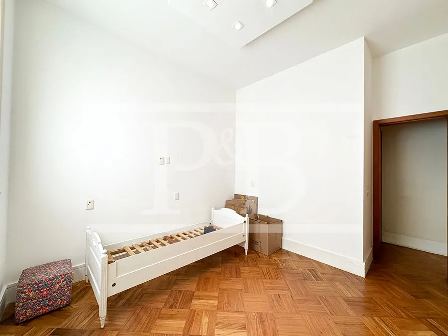 4-bedroom apartment with 4 bathrooms and 190 m² — photo 29