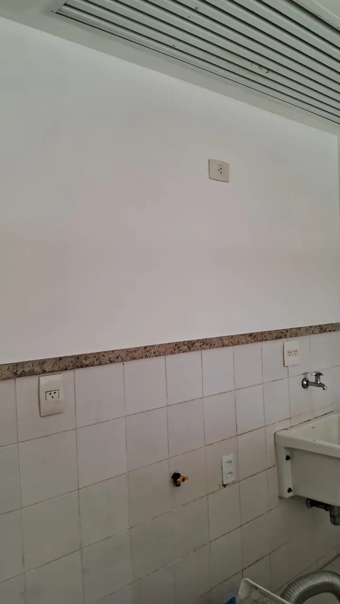 One-bedroom apartment in a building with a coworking space — photo 4
