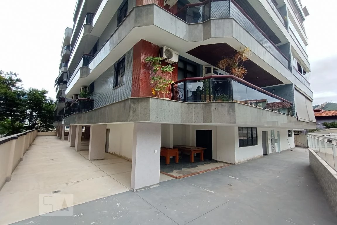 Apartamento de 4 quartos com janelas do piso ao teto — photo 111
