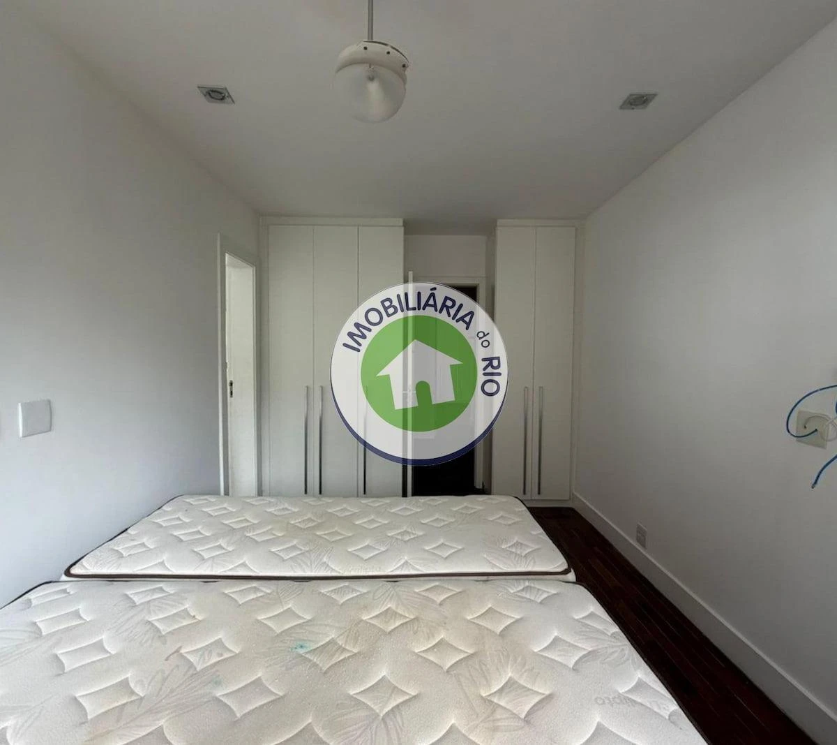 4-bedroom rental with 5 bathrooms and water views — photo 31