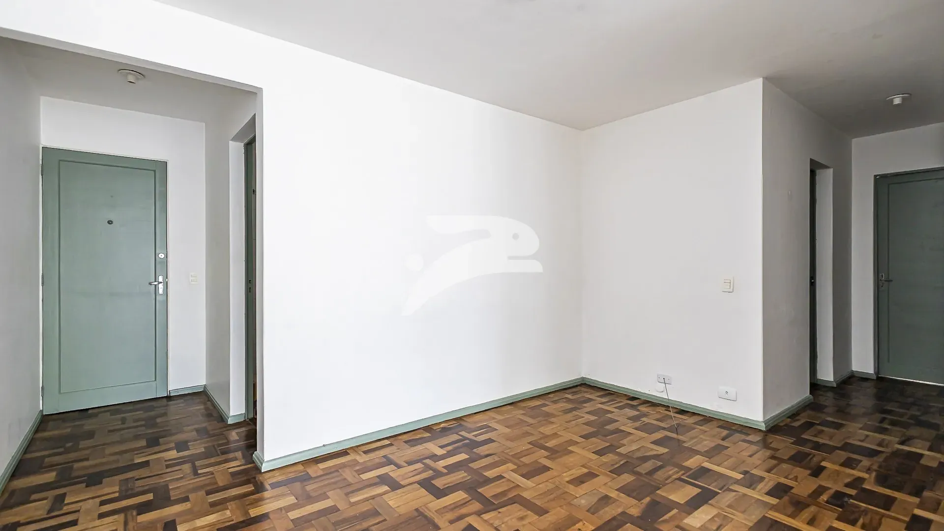 3-bedroom apartment with wood or laminate floors in Curitiba — photo 18