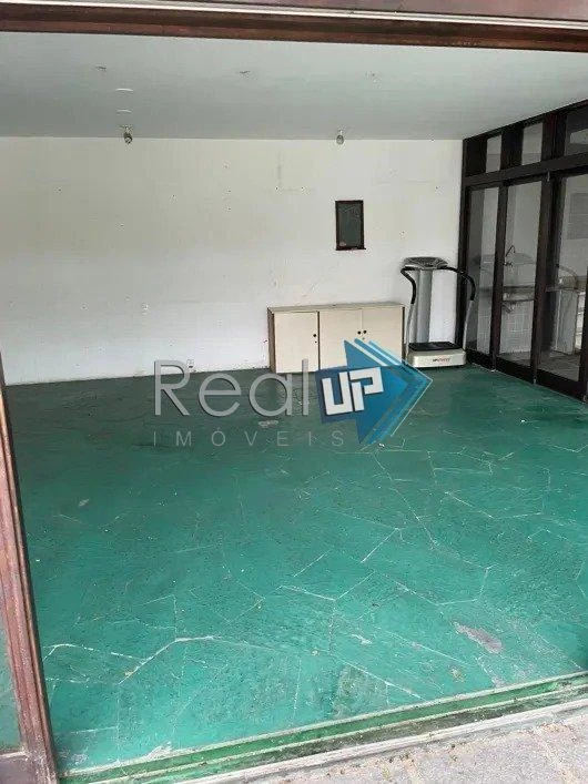1083 m² house with 5 en-suite bedrooms and 9 parking — photo 14
