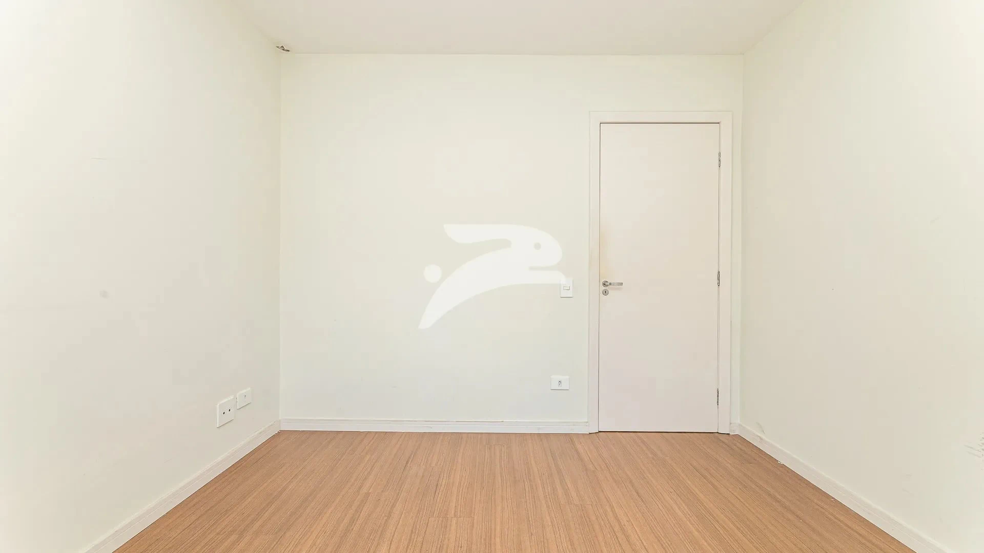 Balcony with a grill in a 3-bedroom house, 168 m² — photo 27