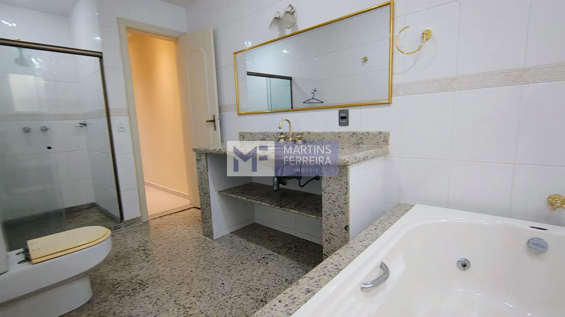 4-bedroom house with a bathtub in Rio de Janeiro — photo 23