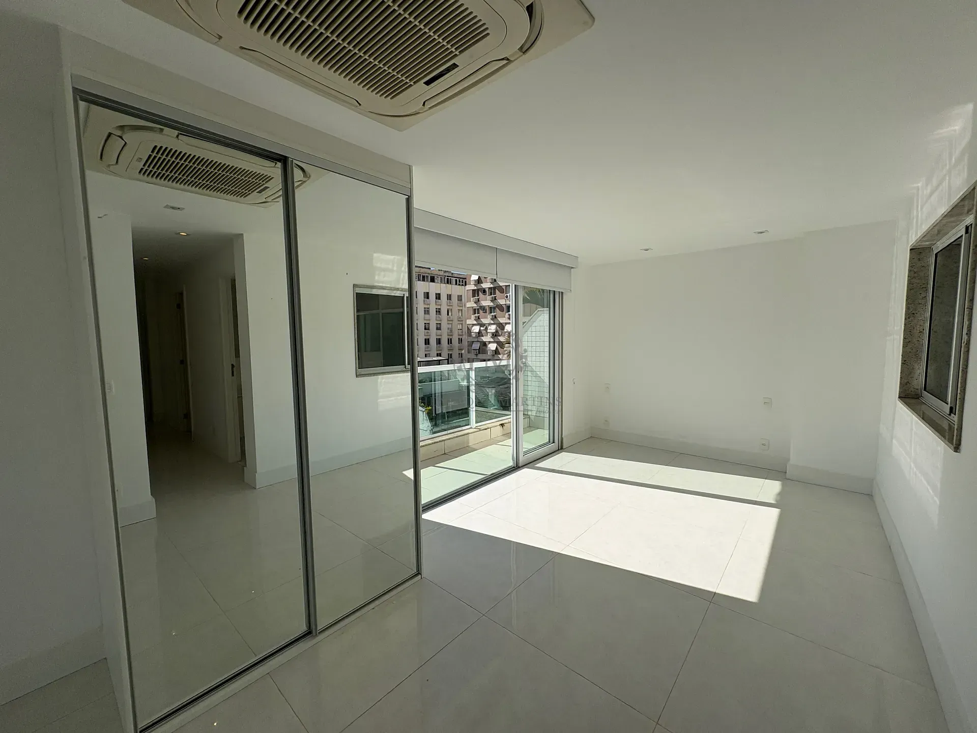 Triplex penthouse with 3 bedrooms and water view — photo 25