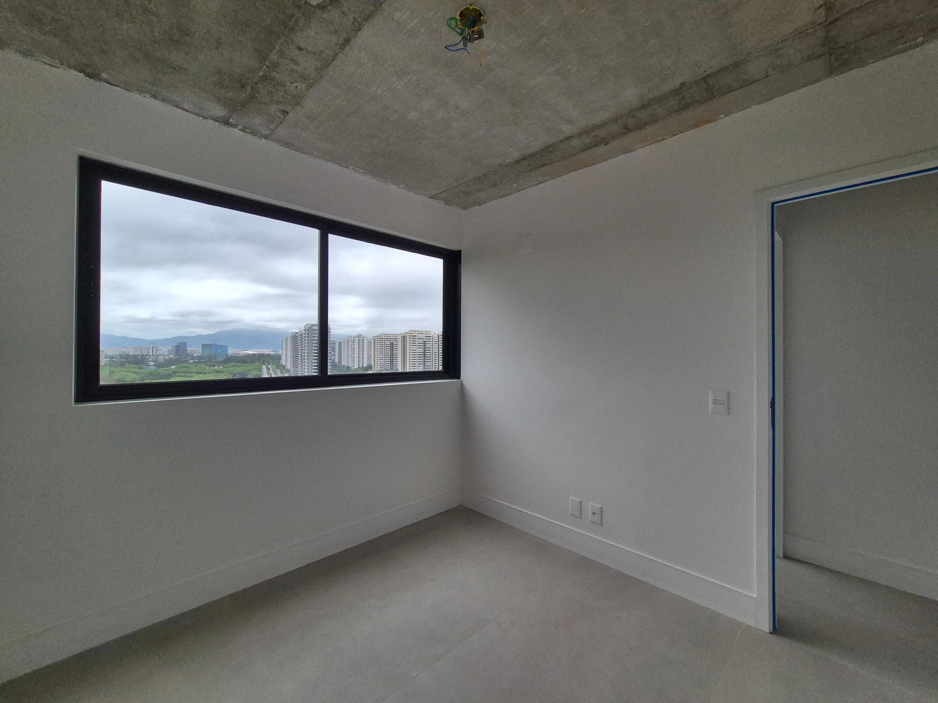 3-bedroom apartment with a mountain view — photo 22