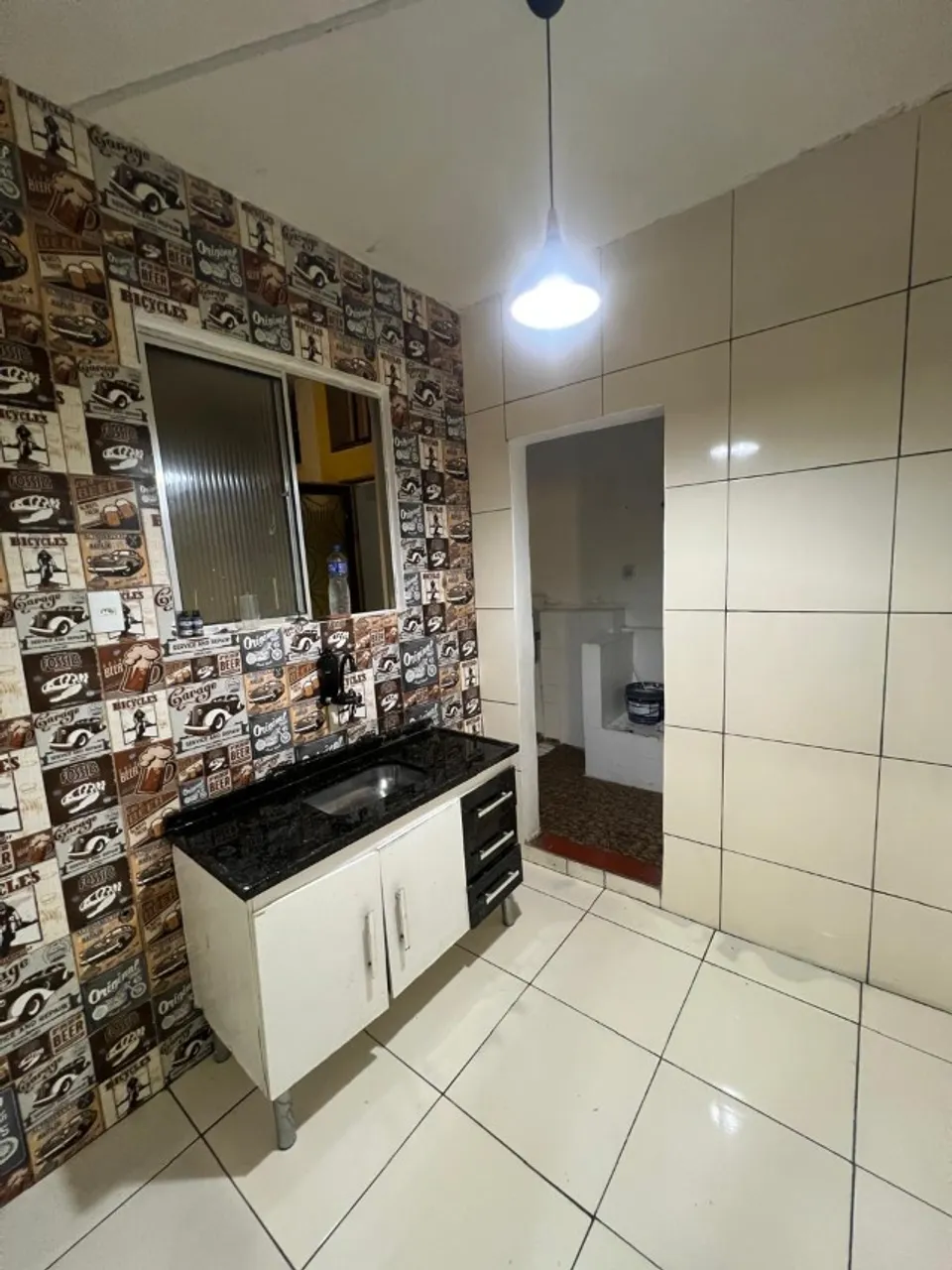 Casa de 1 quarto com piso de madeira ou laminado