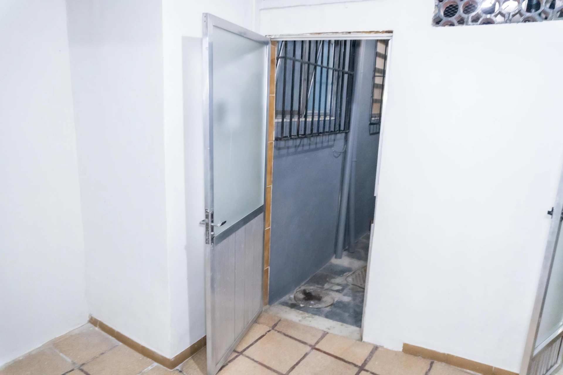 House with 1 bedroom and a separate kitchen — photo 28