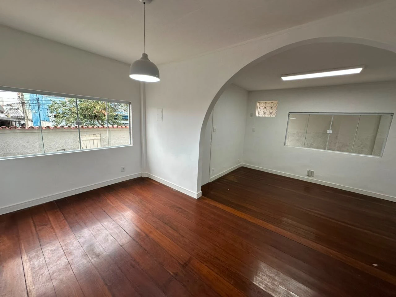 Wood or laminate floors in a 3-bedroom apartment, 90 m² — photo 7
