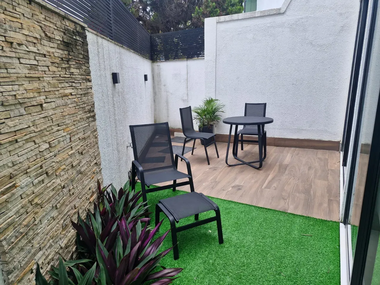 Furnished house, 280 m², with a water view — photo 43