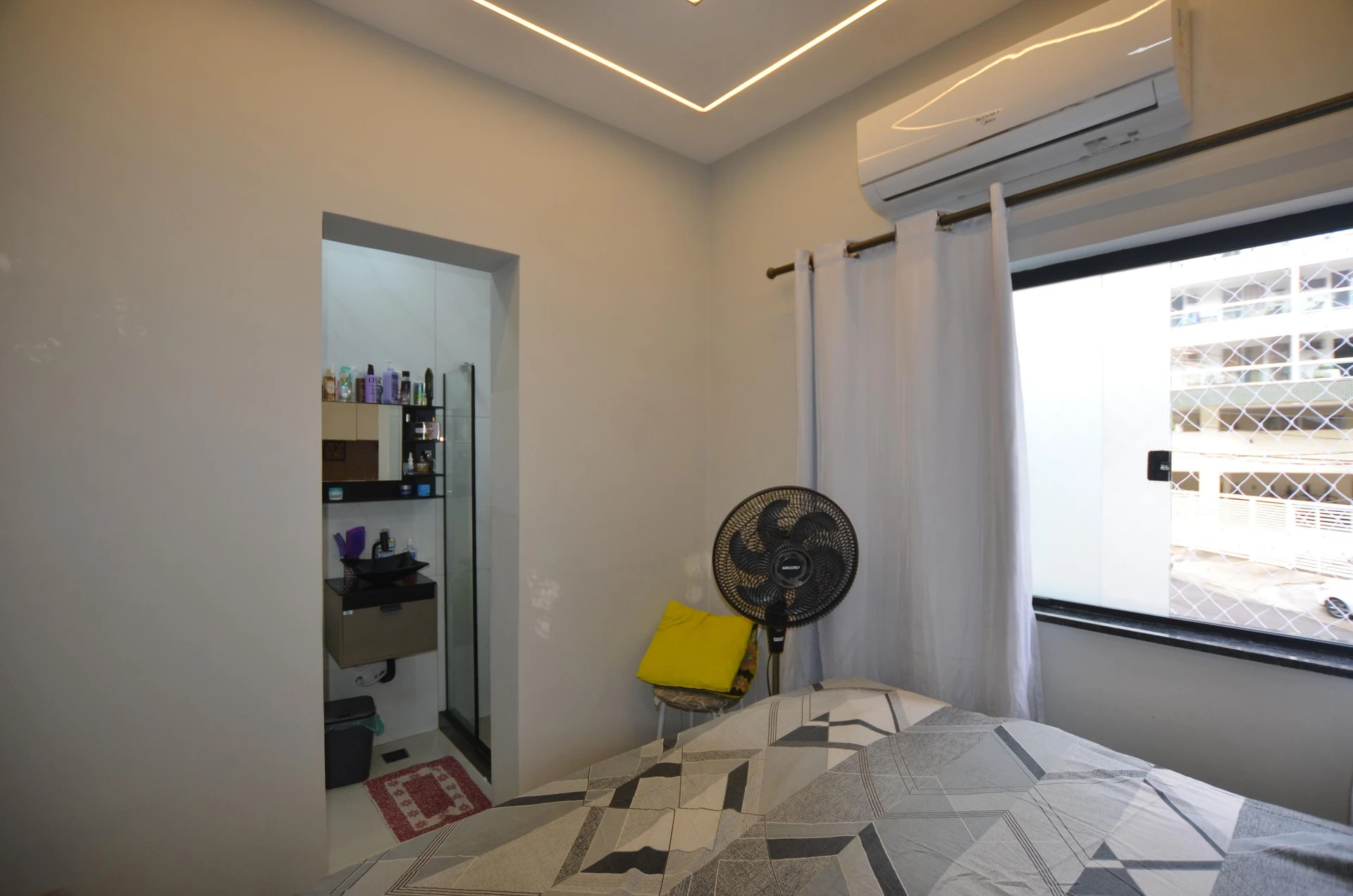 House, 200 m², with a washing machine — photo 11