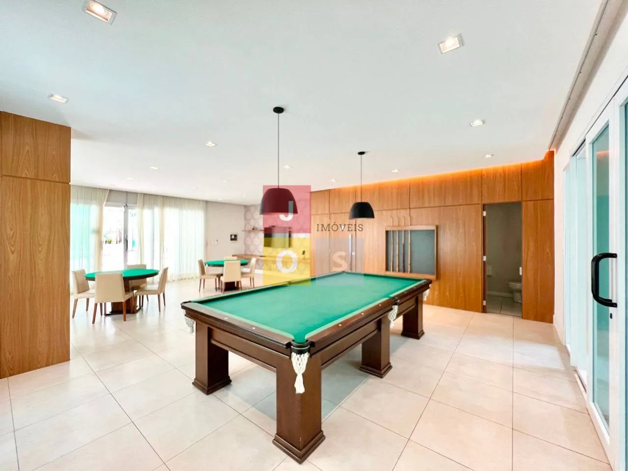 Furnished 4-bedroom suite apartment with 156 m² — photo 148