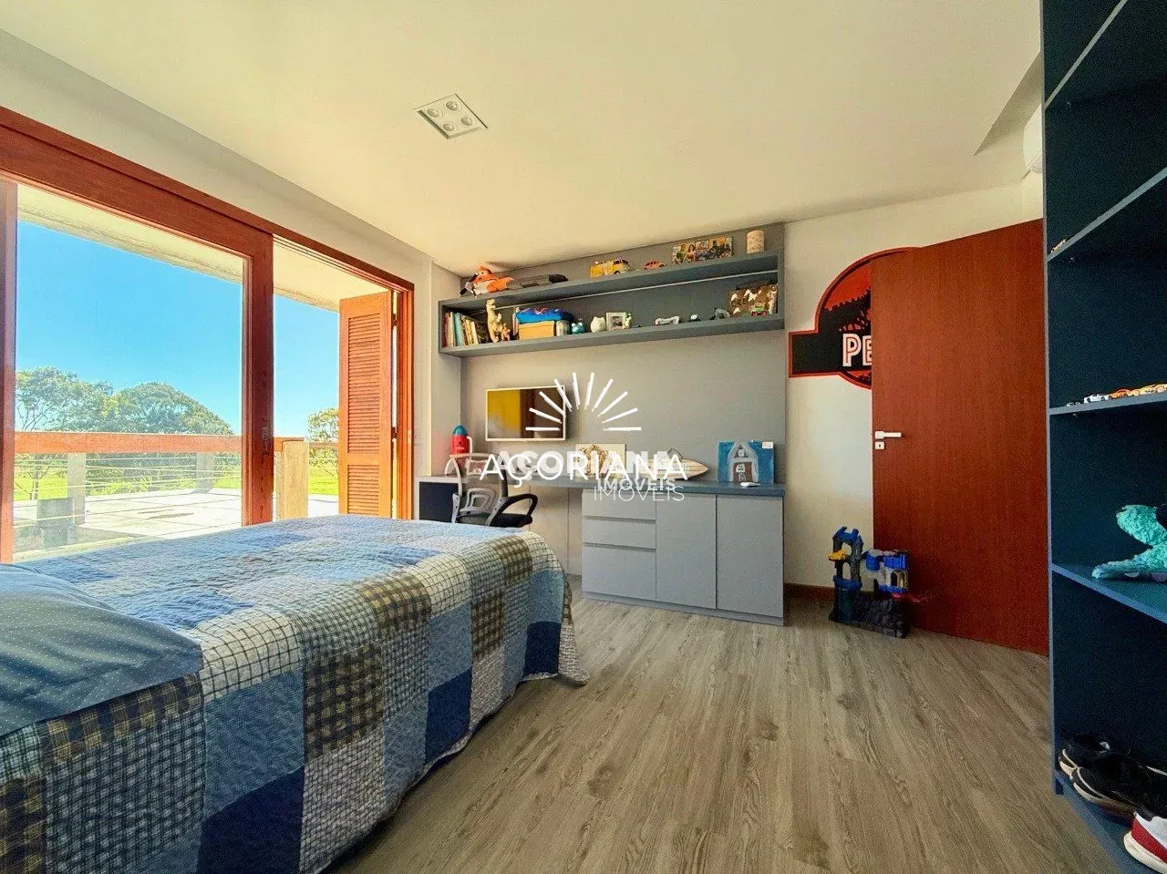 House with open-plan kitchen and 5 bedrooms over 558 m² — photo 21