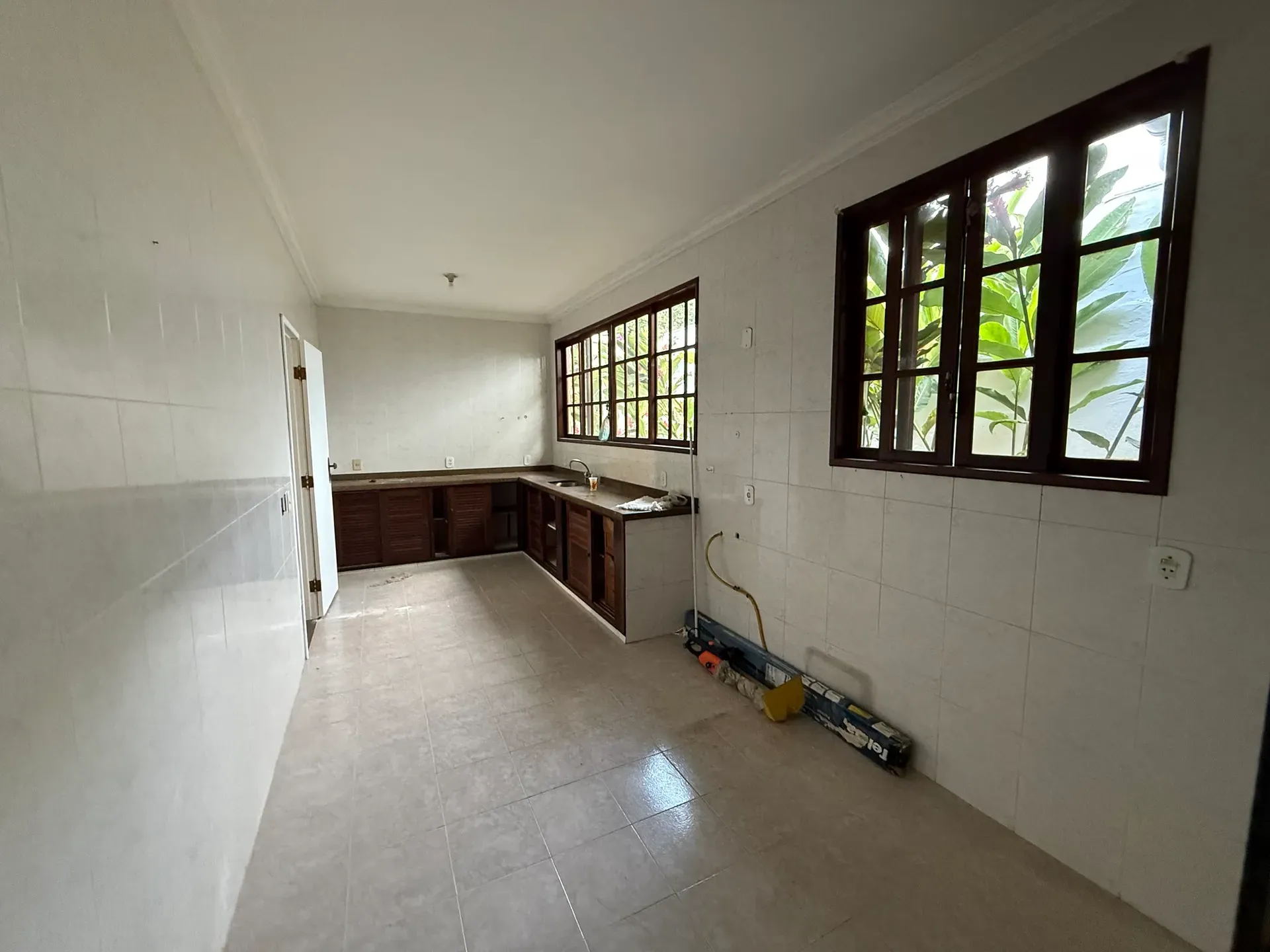 Furnished house, 350 m², with a glass-enclosed balcony — photo 2