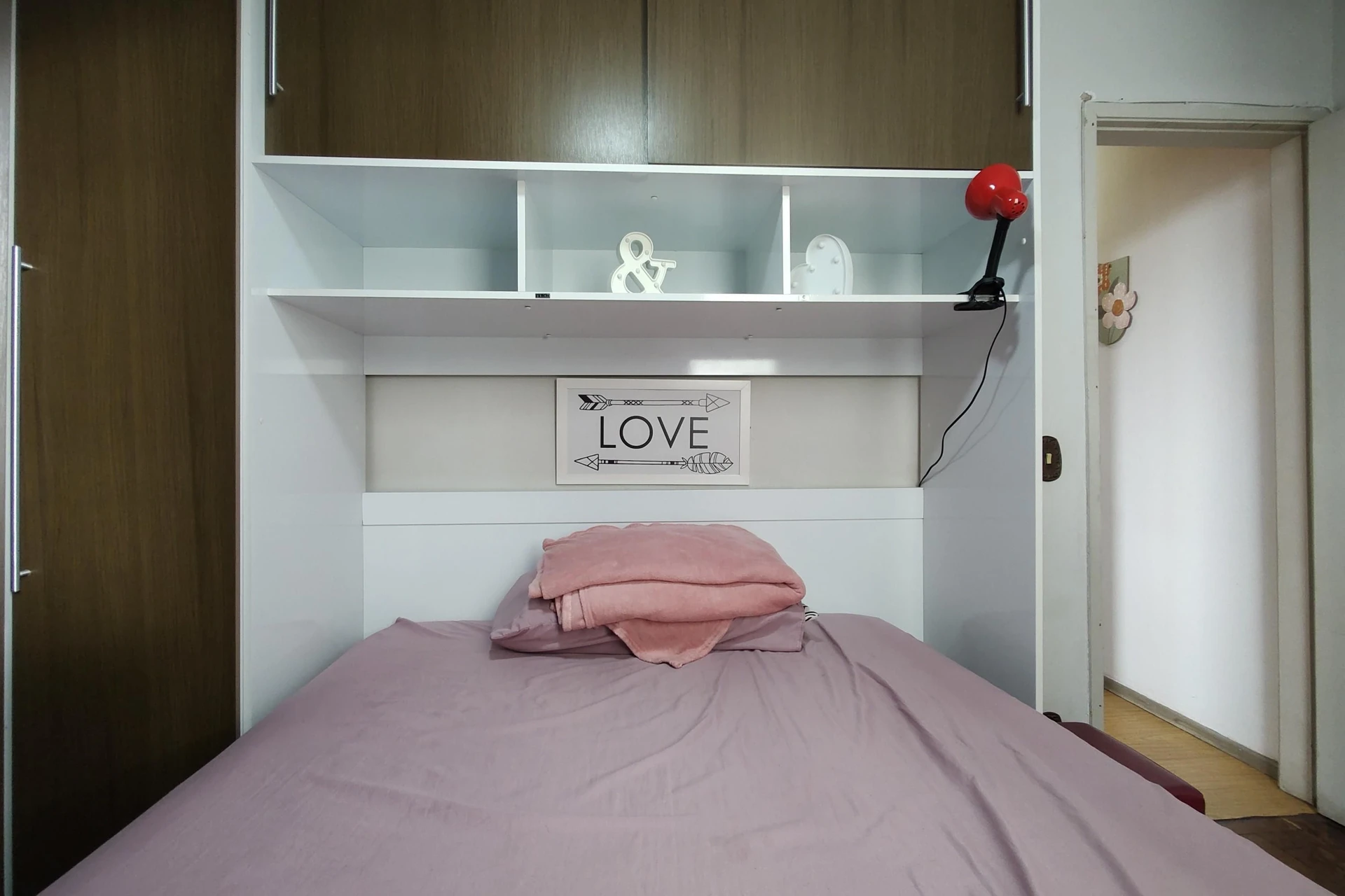 Furnished 2-bedroom apartment with a balcony — photo 10