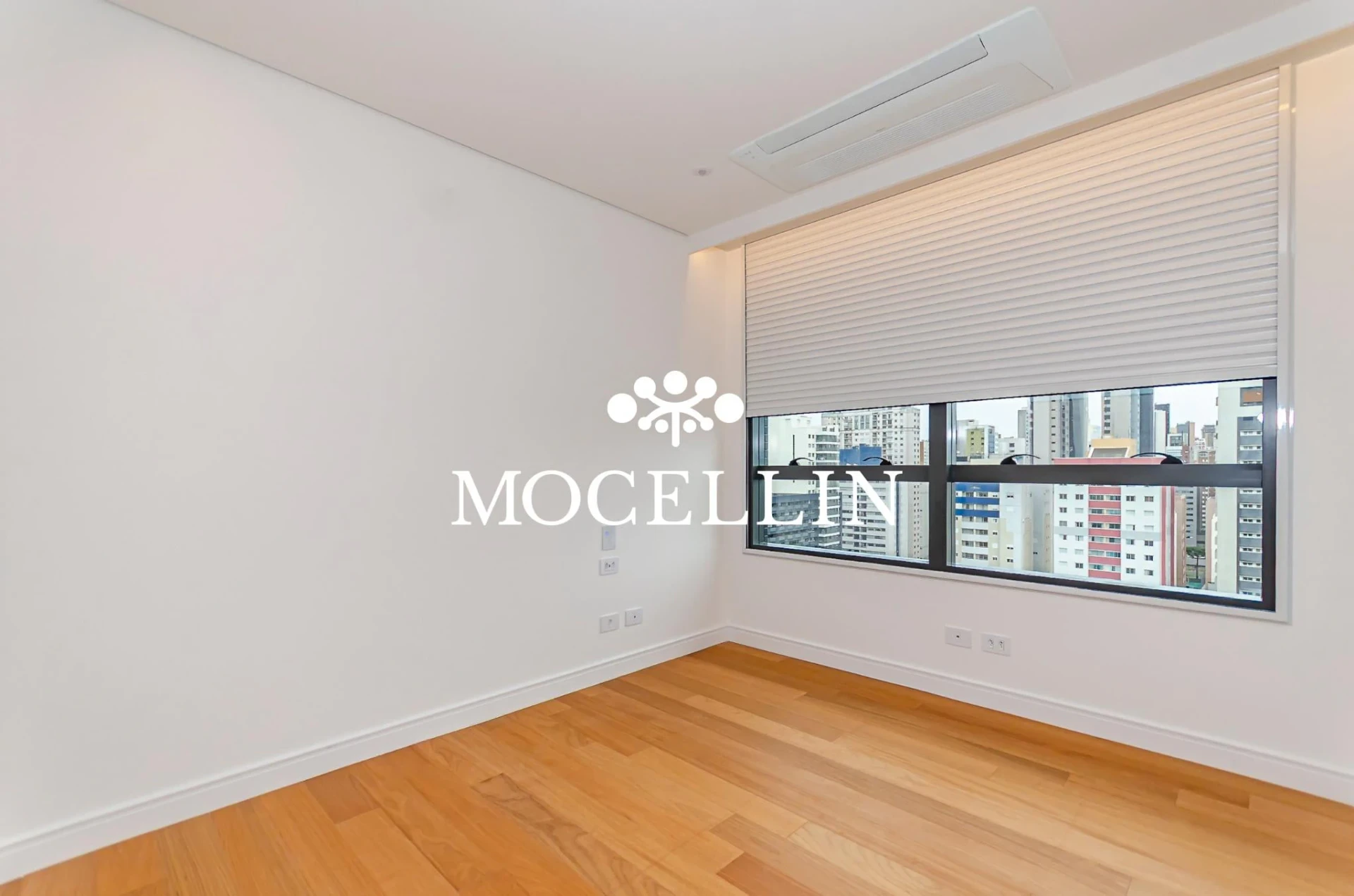 Floor-to-ceiling windows in a 3-bedroom apartment, 242 m² — photo 17