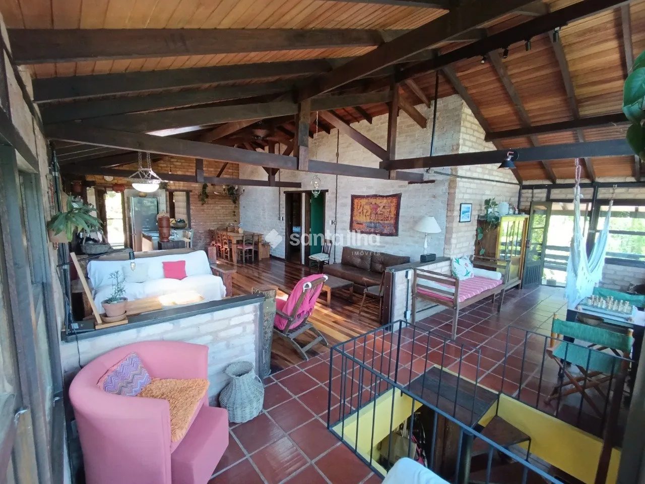 Furnished house with 5 bedrooms and 3 bathrooms, 250 m²