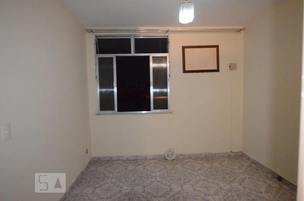 2-bedroom apartment in a building with a gym — photo 9