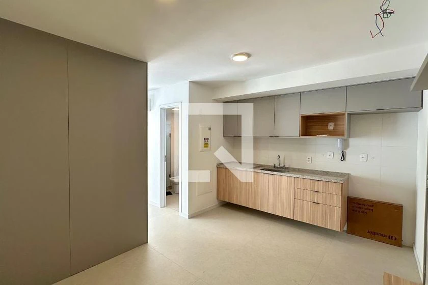 Apartamento semimobiliado de 39 m² com cozinha americana
