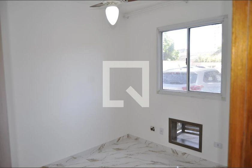 2-bedroom apartment in a building with a gym — photo 18