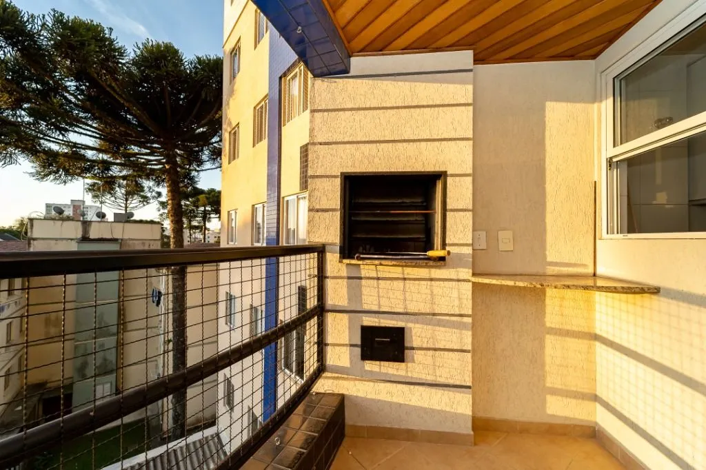 Balcony with a grill in a 2-bedroom apartment, 59 m² — photo 11
