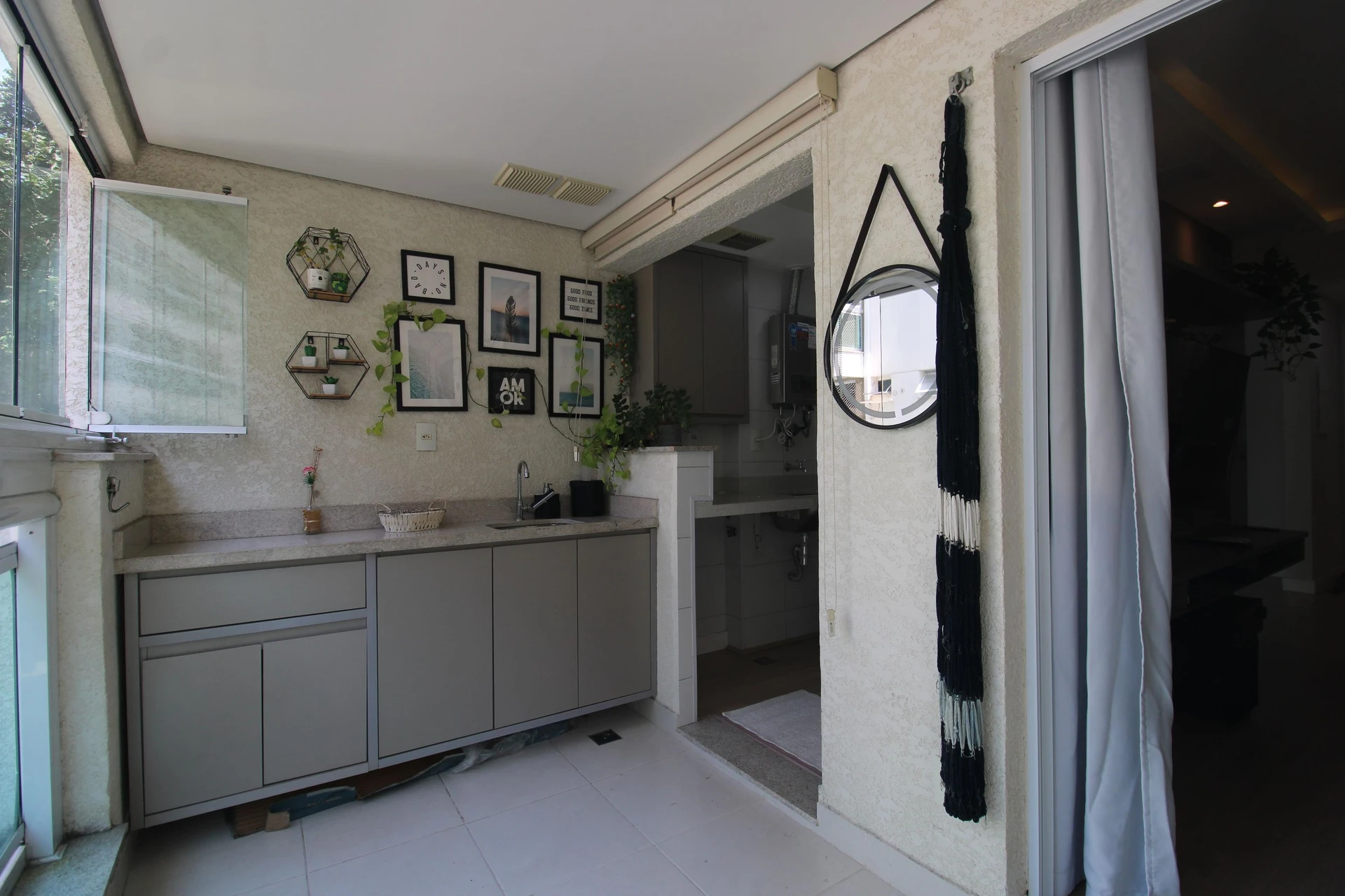 Furnished apartment, 72 m², with a glass-enclosed balcony — photo 26