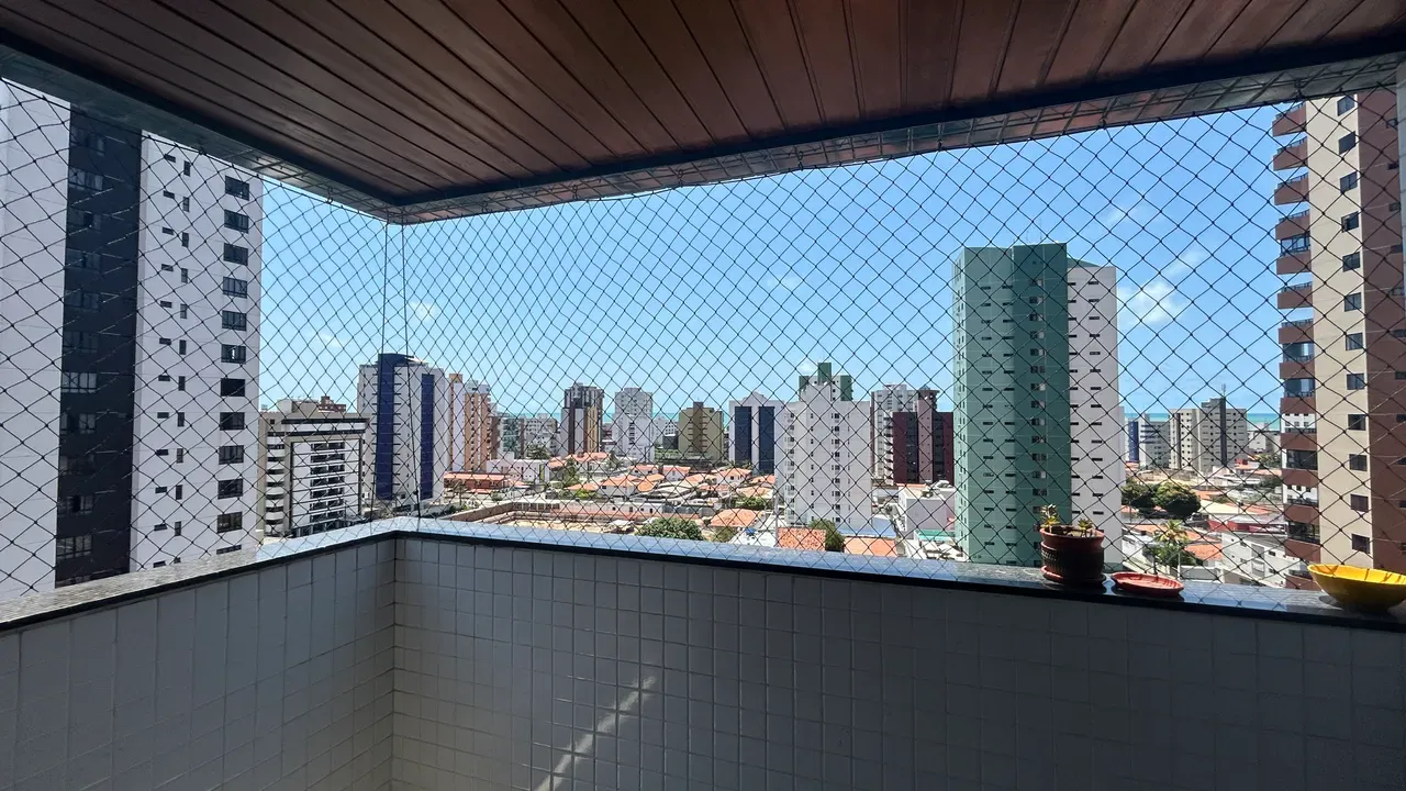 94 m² apartment with 3 bedrooms and a balcony