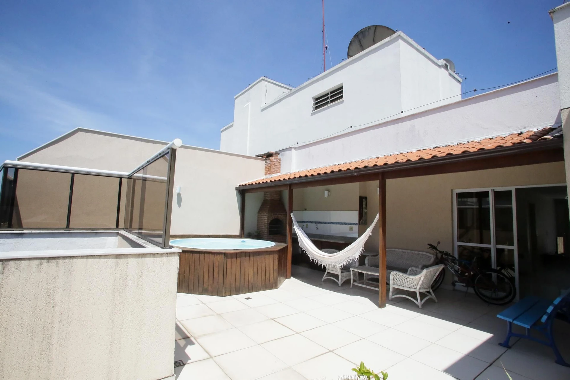 Apartamento mobiliado: 4 quartos, 4 banheiros e 2 vagas — photo 2