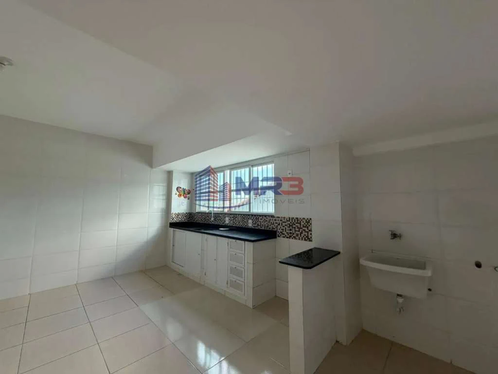 Unfurnished house with 3 en-suite bedrooms and a balcony — photo 10