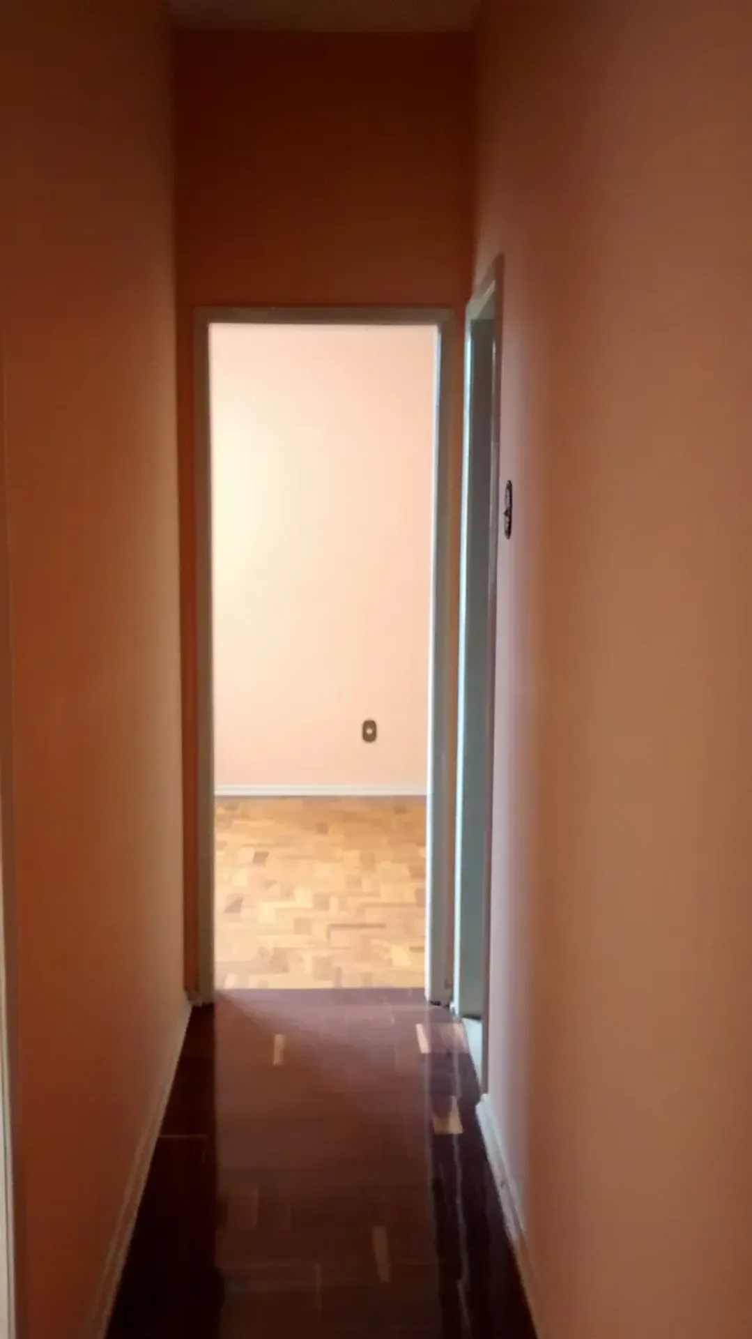 Departamento de 2 dormitorios con piso de madera o laminado — photo 17