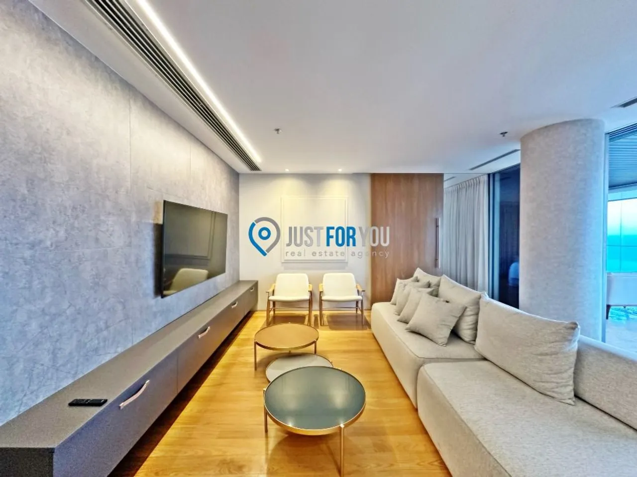 Furnished 1-bedroom apartment with an open-plan kitchen — photo 5