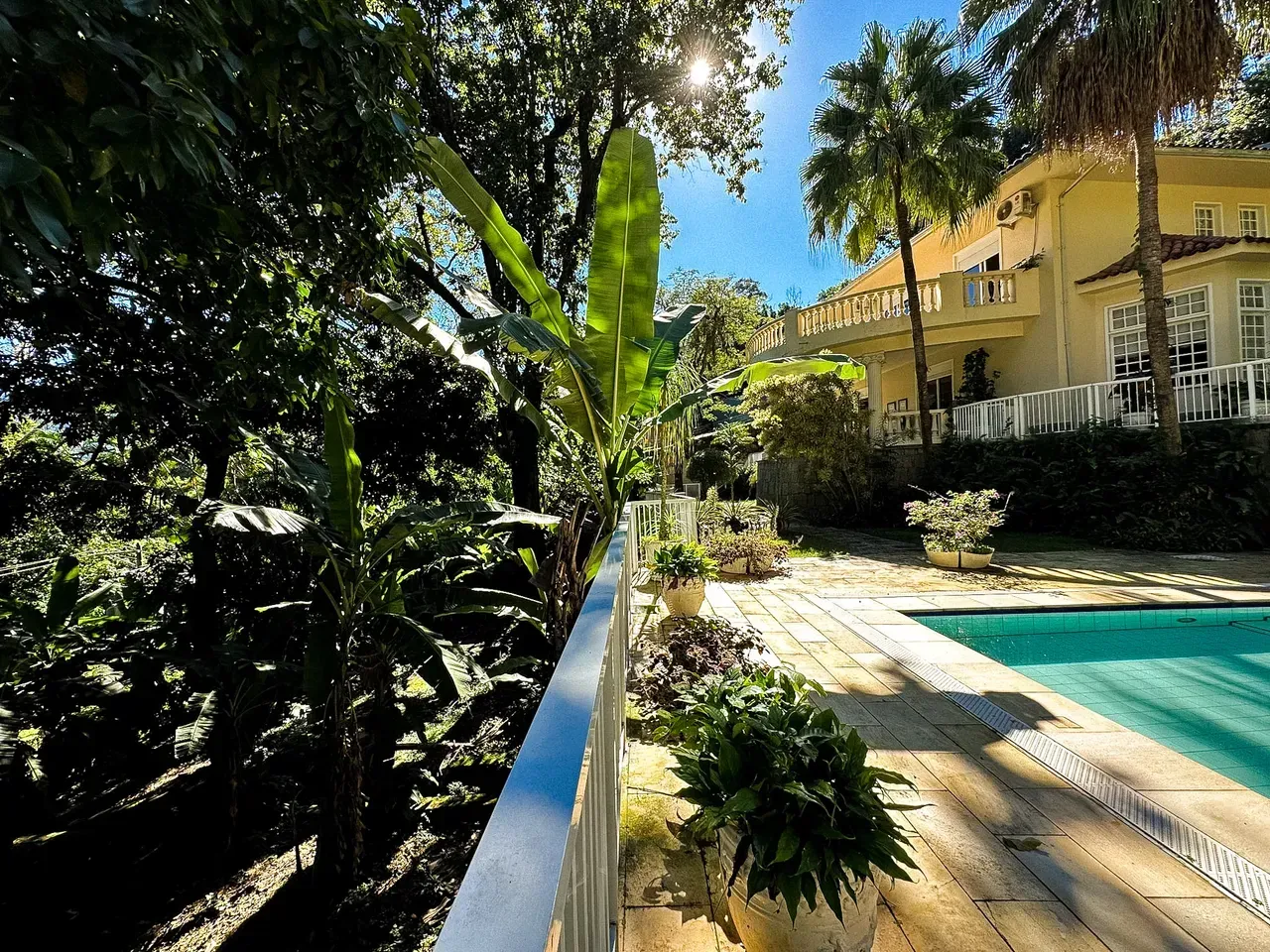 Casa com 4 quartos e 5 banheiros, varanda com churrasqueira — photo 18