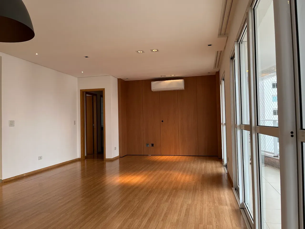 Home office in a 3-bedroom apartment, 122 m²